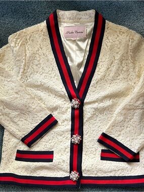 Lace jacket

Designer inspired

BEAUTIFUL buttons